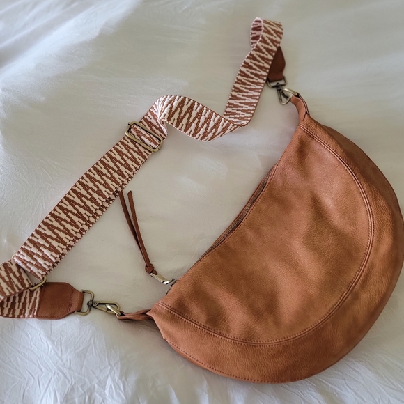 BRAND NEW Anthropologie Luna Slouchy Crossbody Bag - Picture 2 of 5